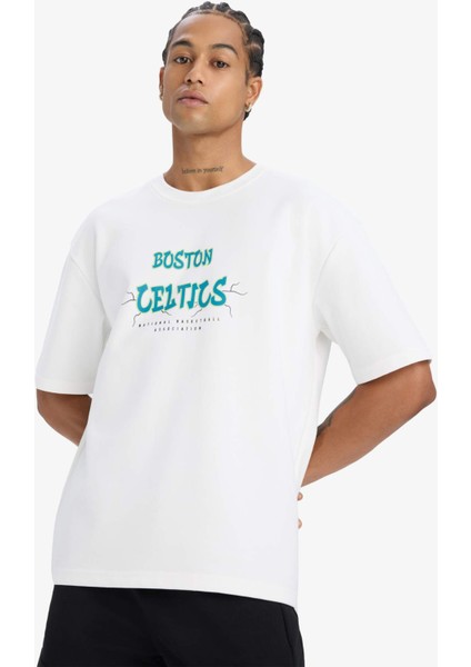 Fit NBA Boston Celtics Oversize Geniş Kalıp Bisiklet Yaka Sırt Baskılı Kısa Kollu Tişört E0132AX25SP fırsatları