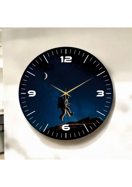 Renkli Baskı Astronot Desenli Sayılı Hediyelik Ahşap Sessiz Duvar Saati 45CM