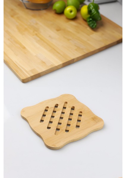 Kare Bambu Nihale – Isıya Dayanıklı Ahşap Tencere ve Tava Altlığı