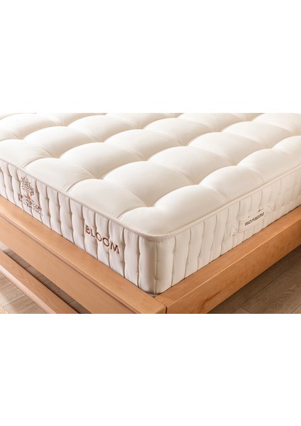 El Yapımı Doğal Yatak Bloom