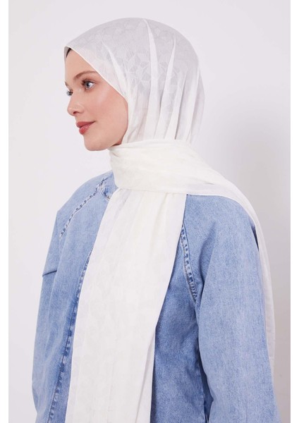 Kırık Beyaz Kristal Desen Jakar Capri Şal