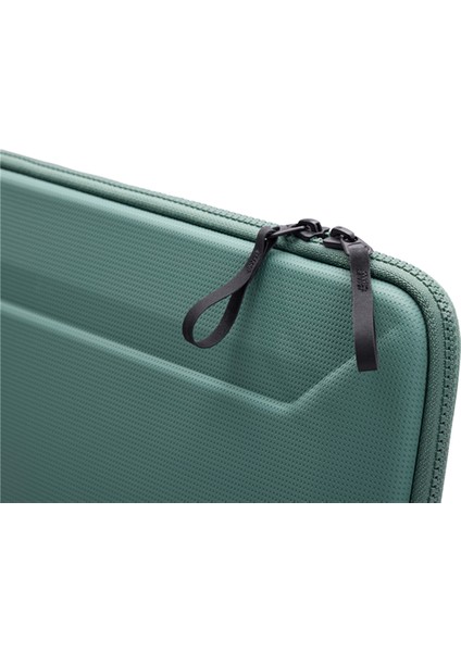 Gauntlet 5 MacBook Kılıfı 16", Hazy Green fırsatları