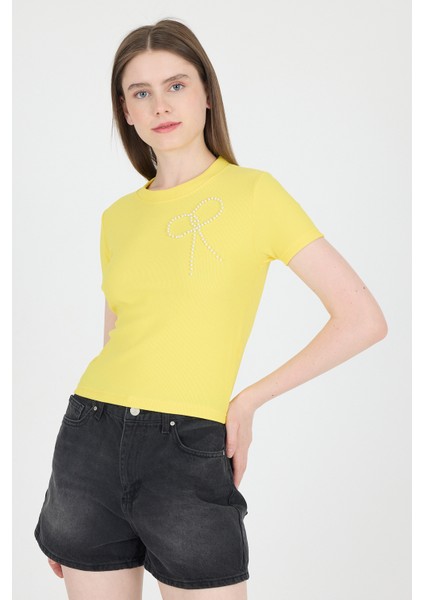 Sarı Inci Kurdele Işlemeli Crop Slim Fit Tişört 2229