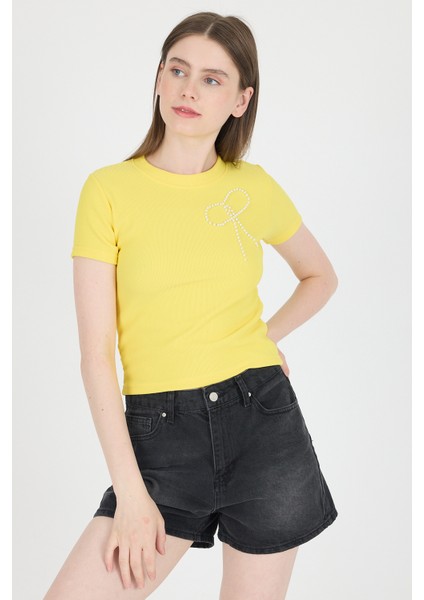 Sarı Inci Kurdele Işlemeli Crop Slim Fit Tişört 2229 fiyatları