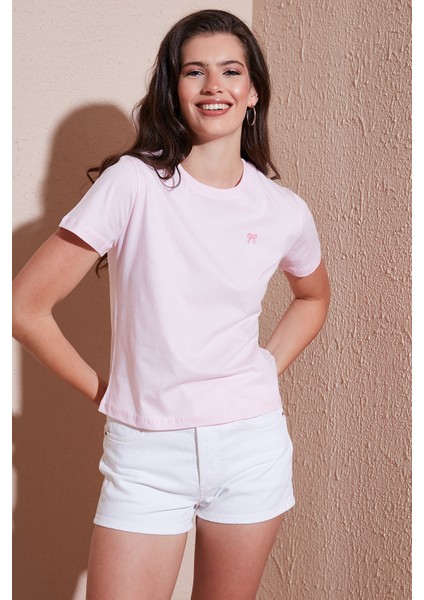 Pamuklu Slim Fit Bisiklet Yaka Minimal Işleme Detaylı T Shirt Bayan T Shirt 5866398 modelleri