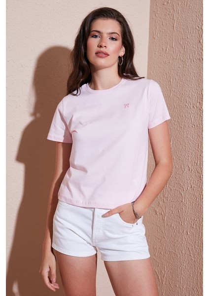 Pamuklu Slim Fit Bisiklet Yaka Minimal Işleme Detaylı T Shirt Bayan T Shirt 5866398 indirimleri