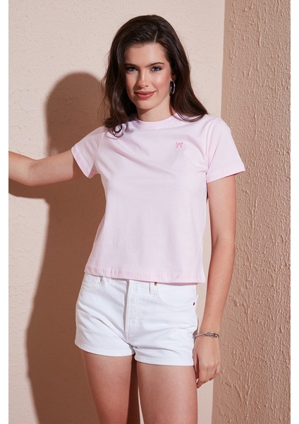 Pamuklu Slim Fit Bisiklet Yaka Minimal Işleme Detaylı T Shirt Bayan T Shirt 5866398