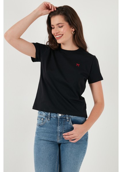 Pamuklu Slim Fit Bisiklet Yaka Minimal Işleme Detaylı T Shirt Bayan T Shirt 5866398