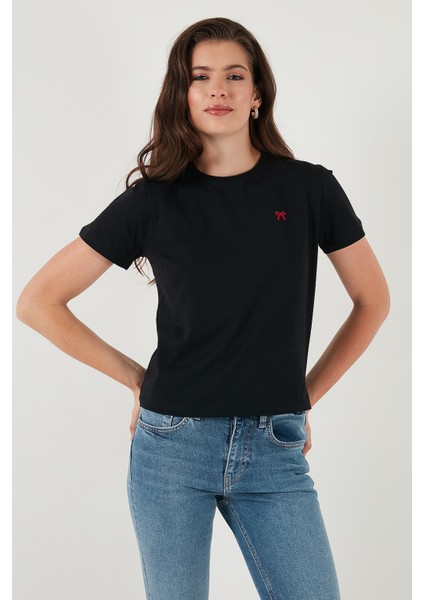 Pamuklu Slim Fit Bisiklet Yaka Minimal Işleme Detaylı T Shirt Bayan T Shirt 5866398