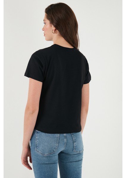 Pamuklu Slim Fit Bisiklet Yaka Minimal Işleme Detaylı T Shirt Bayan T Shirt 5866398