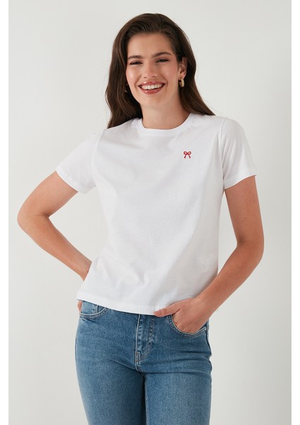 Pamuklu Slim Fit Bisiklet Yaka Minimal Işleme Detaylı T Shirt Bayan T Shirt 5866398 modelleri