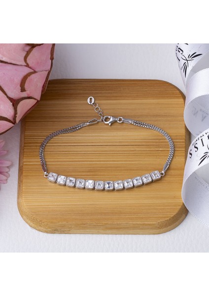 Kare Zirkon Taşlı Yarım Tur Model 925 Ayar Gümüş Kadın Bileklik fiyatları