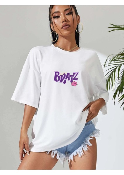 Unisex Bratz Baskılı Beyaz Oversize Bisiklet Yaka Baskılı T-Shirt