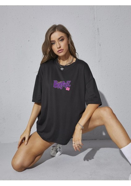 Unisex Bratz Baskılı Siyah Oversize Bisiklet Yaka Baskılı T-Shirt