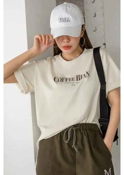Kadın Bej Coffee Bean Baskılı Bol Kesim Oversize T-Shirt