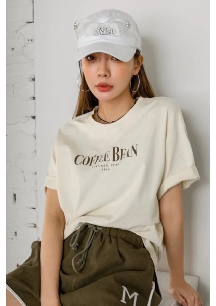 Kadın Bej Coffee Bean Baskılı Bol Kesim Oversize T-Shirt