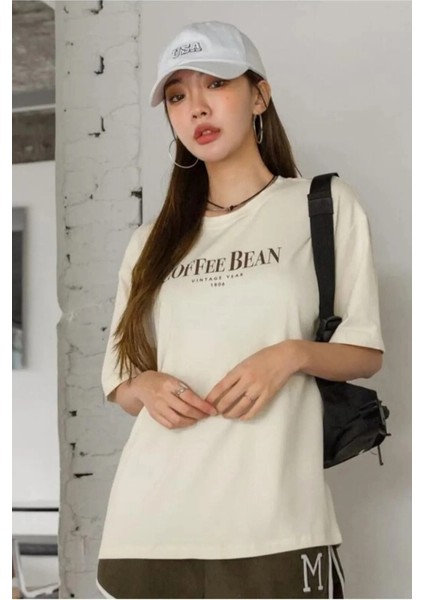 Kadın Bej Coffee Bean Baskılı Bol Kesim Oversize T-Shirt