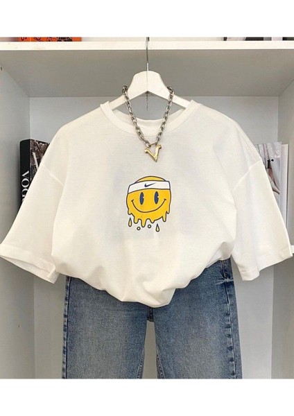 Beyaz Oversıze Gülümseme Emoji Tasarım Baskılı Bol Kesım Tshirt