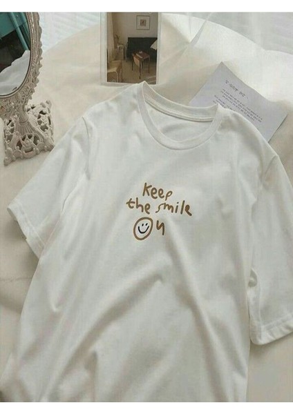Beyaz Oversıze Gülümsemeye Devam Et Baskılı Bol Kesım Tshirt