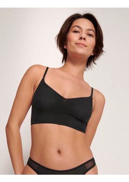 Ince Askılı Toparlayıcı Terletmez Yumuşak Kumaş Iz Yapmaz Penye Sütyen Crop Büstiyer