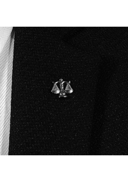 Terazi (Adalet) Figürlü Koyu Gümüş Gri Renginde Yaka Iğnesi Yaka Broşu modelleri