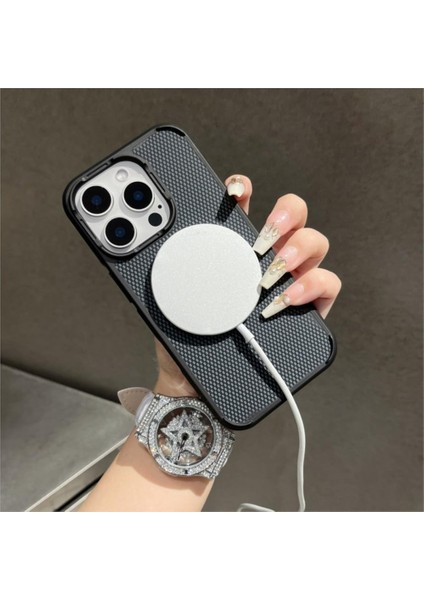 iPhone 16 Pro Max Kılıf A024 Manyetik Şarj Özellikli Karbon Tasarım Kapak