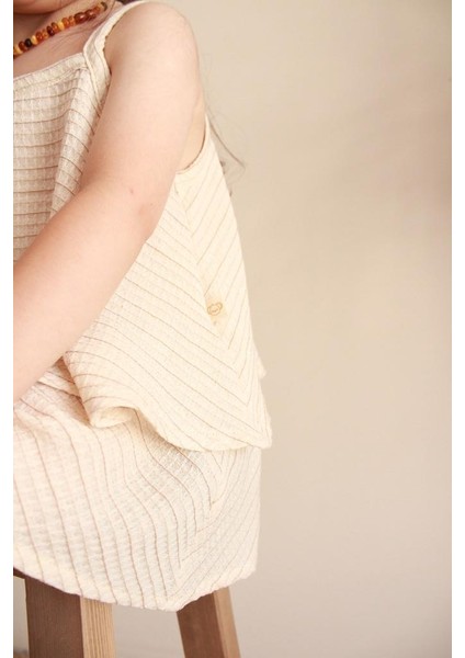 Bej Çizgili Volanlı Kız Askılı ve Şort Takım fırsatları