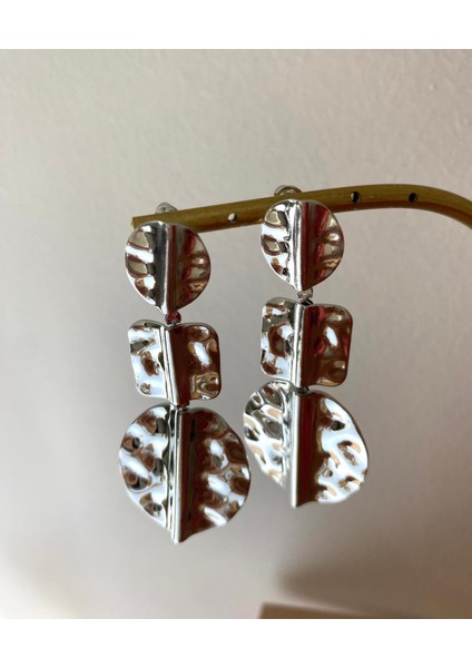 Ezme Plaka Sallantılı Gümüş Renk Küpe modelleri