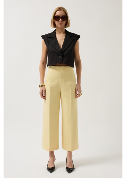 Düğme Detay Cepli Siyah Yelek fiyatları