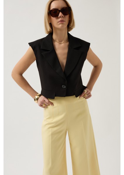 Düğme Detay Cepli Siyah Yelek modelleri