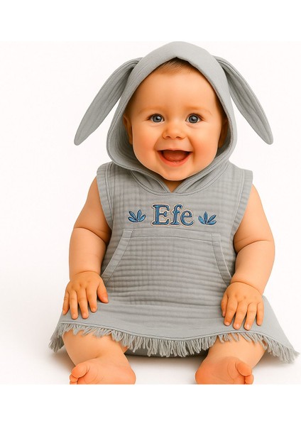Kişiye Özel Isim Nakışlı Tavşan Kapüşonlu Müslin Çocuk Pançosu – Yazı & Monogram Tasarım