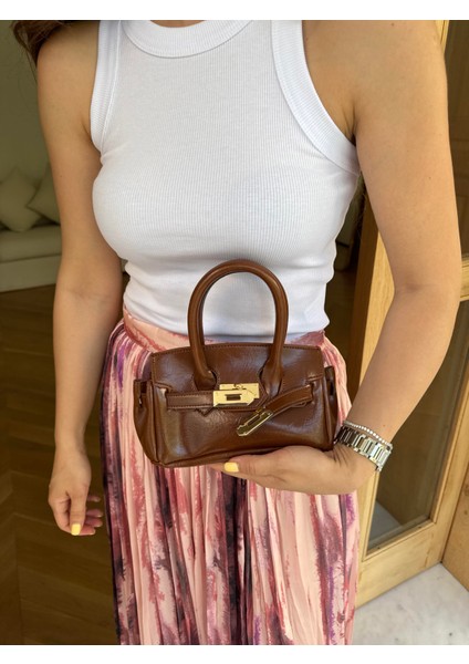 Kelly Kemer Aksesuarlı Mini Çanta Taba fırsatları