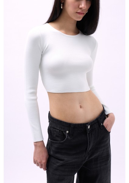 Bisiklet Yaka Dokulu Beyaz Crop fırsatları