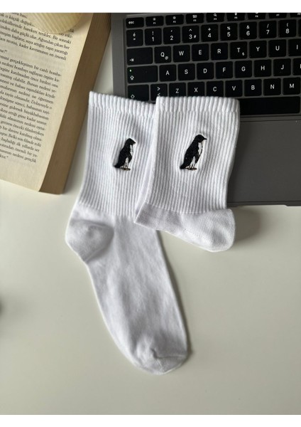 Hüzünlü Beyaz Yalnız Penguen Nakışlı Yazlık Kışlık Unisex Eğlenceli Tekli Çorap