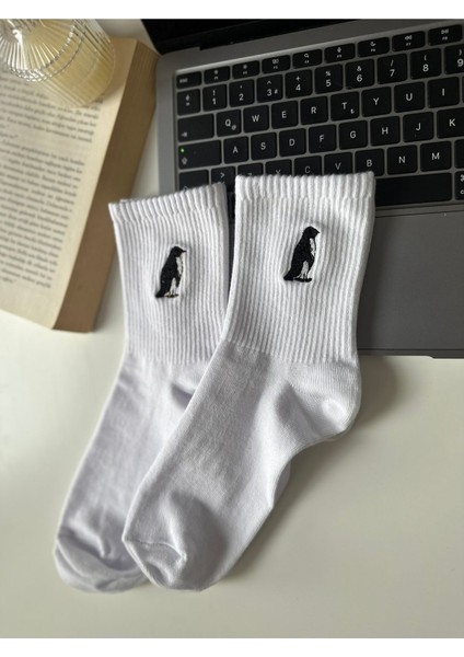 Hüzünlü Beyaz Yalnız Penguen Nakışlı Yazlık Kışlık Unisex Eğlenceli Tekli Çorap modelleri
