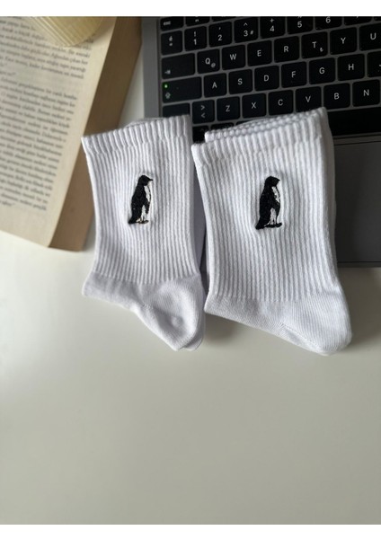 Hüzünlü Beyaz Yalnız Penguen Nakışlı Yazlık Kışlık Unisex Eğlenceli Tekli Çorap fırsatları