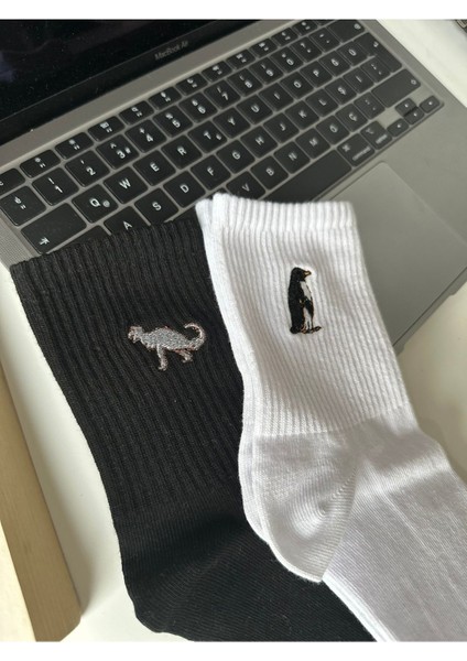 Siyah Dinazor Trex ve Beyaz Yalnız Penguen Nakışlı Yazlık Kışlık Unisex 2 Çift Soket Çorap Seti fiyatları