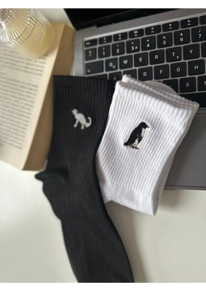 Siyah Dinazor Trex ve Beyaz Yalnız Penguen Nakışlı Yazlık Kışlık Unisex 2 Çift Soket Çorap Seti modelleri