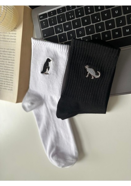 Siyah Dinazor Trex ve Beyaz Yalnız Penguen Nakışlı Yazlık Kışlık Unisex 2 Çift Soket Çorap Seti fırsatları