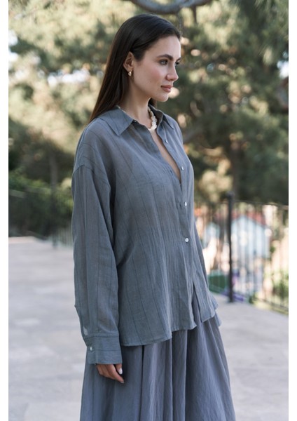 Calynn Sırt Dekolteli Çizgili Füme Keten Gömlek