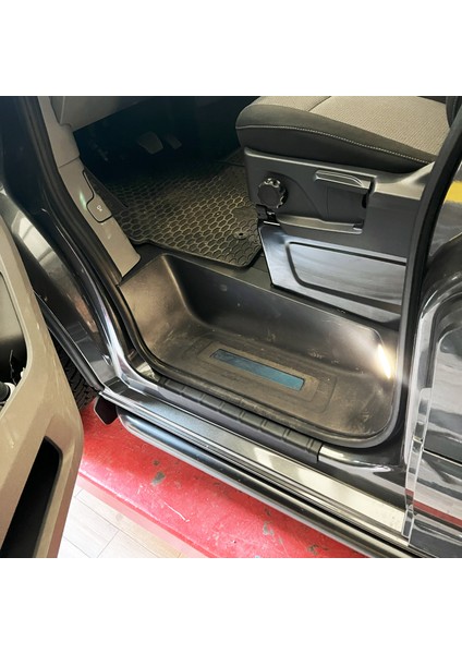 Volkswagen T7 2022- Yılı ve Sonrası Uyumlu Kapı Eşiği 2 Parça modelleri