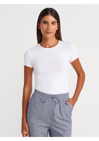 31906 Vücuda Oturan Kısa Kollu T-Shirt-Beyaz