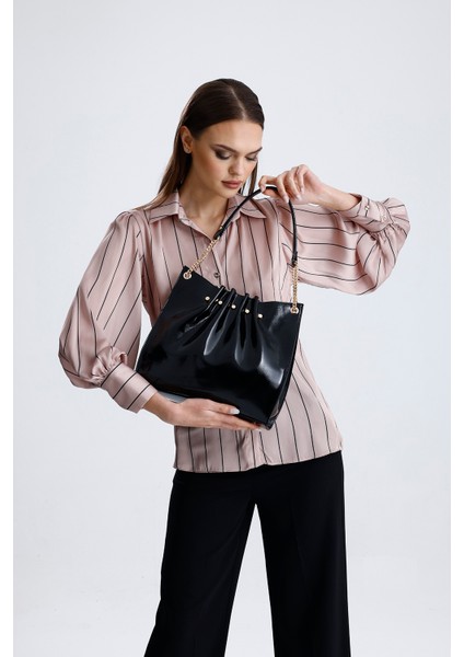 Siyah Rugan Zincir Detaylı Pileli Kadın Omuz Çantası fiyatları