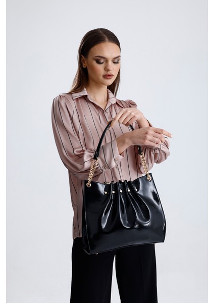 Siyah Rugan Zincir Detaylı Pileli Kadın Omuz Çantası modelleri