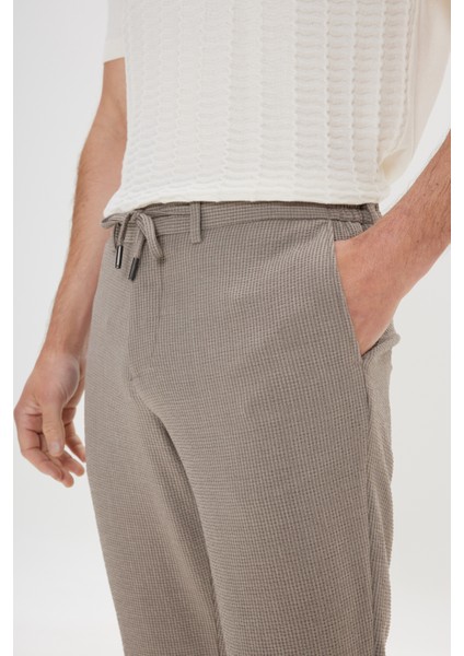 Slim Fit Dar Kesim Gofre Desenli Esnek Beli Bağlamalı Pantolon