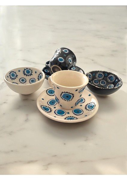 Dekoratif 2 Kişilik Siyah ve Beyaz Şık Lale Çini Tasarımlı Tamamen El Yapımı Kahve Fincanı ve 10 cm Sosluk