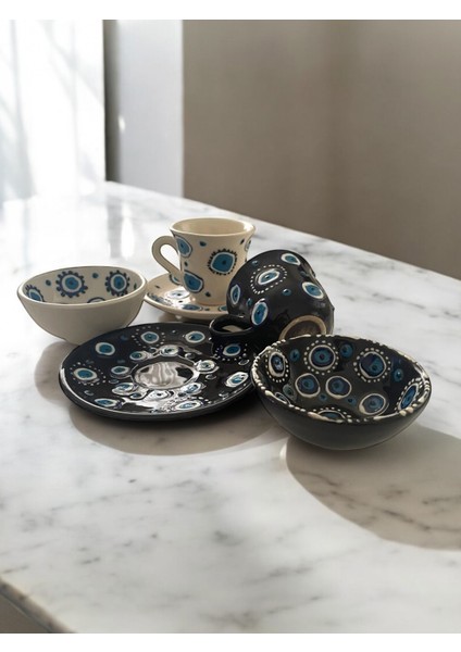 Dekoratif 2 Kişilik Siyah ve Beyaz Şık Lale Çini Tasarımlı Tamamen El Yapımı Kahve Fincanı ve 10 cm Sosluk fiyatları