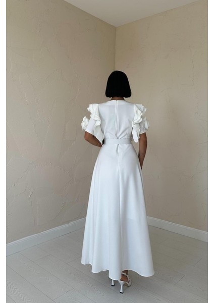 Beyaz Kolları Volanlı Kemerli Elbise fırsatları
