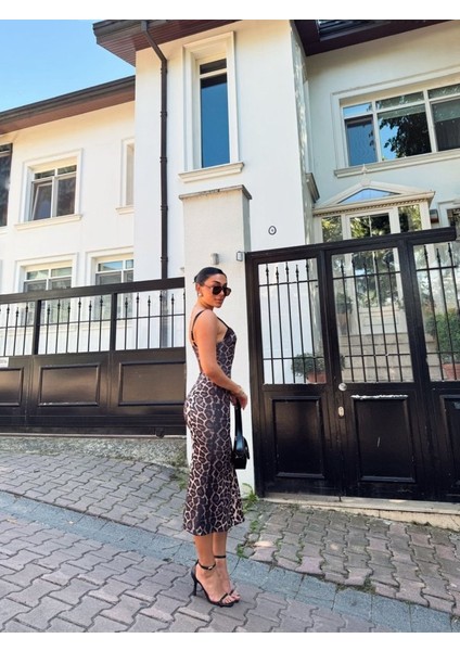 Kadın Dalgıç Kumaş Dijital Leopar Baskılı Midi Boy Elbise