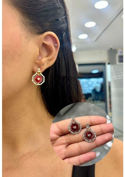 Kırmızı Kalp Detay Tasarım Küpe